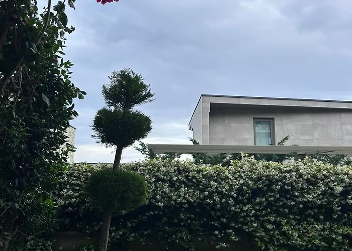 Olea Family With Garden Daire *